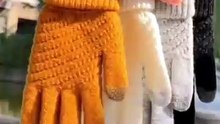 It's so comfortable to have such a pair of warm gloves in winter. You can also play with your mobile phone