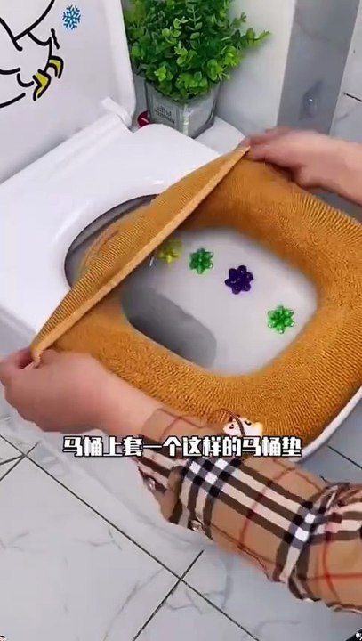 With this toilet seat cover in winter, my bottom won't get cold anymore