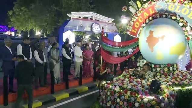 #AHMEDABAD #GUJARAT CM INAUGURATES KANKARIA CARNIVAL 2025