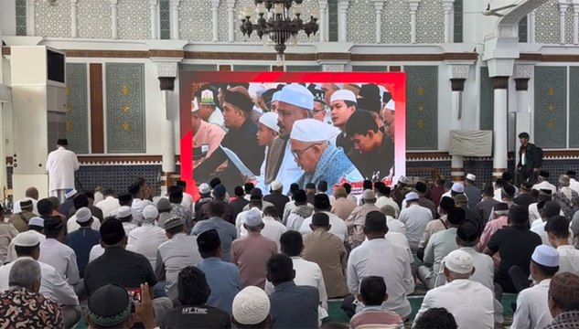 Peringati 21 Tahun Tsunami Aceh, Ribuan Jemaah Doakan Korban Banjir