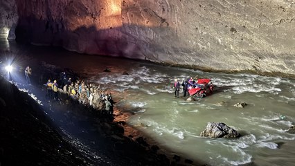 Hakkari'de Zap Suyu'na düşen aracın sürücüsü hayatını kaybetti