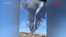 Kiev: «Colpita raffineria russa». In un video la colonna di fumo a Novoshakhtinsk
