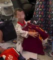 Natale speciale per il piccolo Isaac: Tsimikas gli dona la sua maglia della Roma