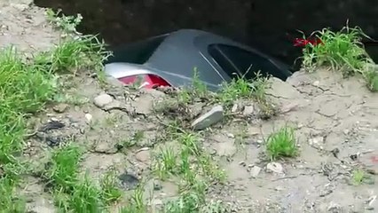 Boş araziye park ettiği aracını bu halde buldu! Tepkisi olay oldu: ''Üstünü gömün gitsin''