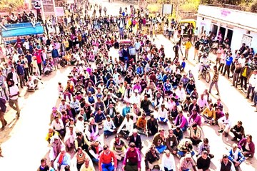 मेगा हाईवे 4 घंटे जाम, हल्का बल प्रयोग कर खुलवाया, रिपोर्ट दर्ज .... देखें वीडियो