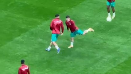 Brahim durante el calentamiento de la Selección de Marruecos
