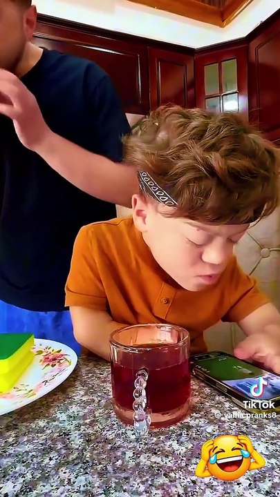 Der Kleine wird wieder geärgert Teil 2