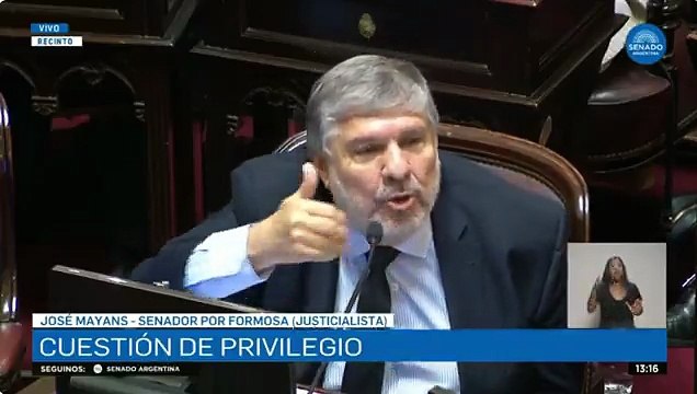 Mayans tildó a Bullrich de inoperante y la acusó de no conocer el reglamento