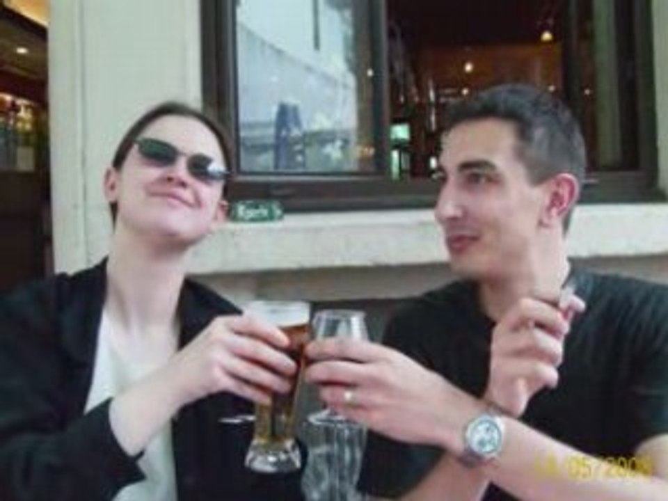 1x09 - Les Zazous, un verre à la main