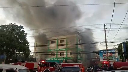 Incendio afecta a la Ferretería San Miguel, en la Independencia