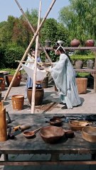 صعود الحكيم من ظلام البساطة