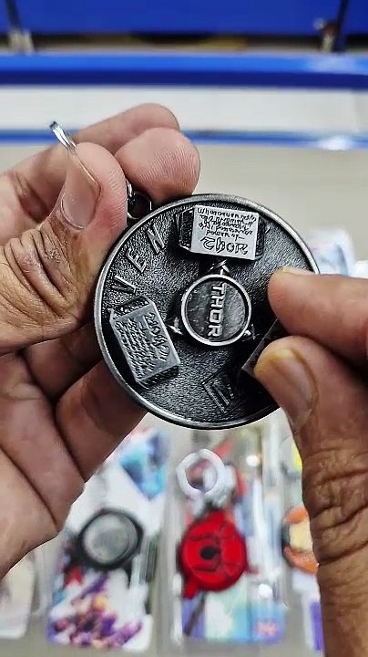 Rotating Thor Hammer Keyring ⚡️ Spinner Model Keychain Review | Metal Mjolnir