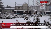 Sivas'ta beklenen kar yağdı tarihi meydan beyazlar içinde