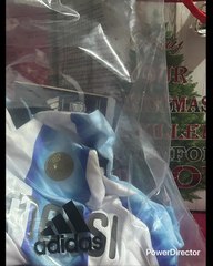 LLEGO A MI PUEBLO TARJETA PARA MESSI SEGUNDO TE PARECES A MESSI JA EN NADA ME PAREZCO A ESO ENANO MUGROSO SE HA VUELTO MI NEMESIS EN LOS ÚLTIMOS AÑOS ME REGALÓ ESTO MI HERMANO NO ME LA CHIFLAS QUE ES CANTADA DESDE HOY OFICIALMENTE DEJAS DE SER MI HERMANO