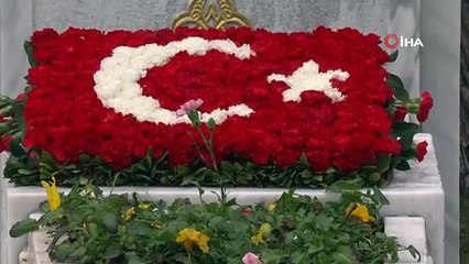 İstiklal Şairi’ne 89. yılda vefa! Mehmet Akif Ersoy kabri başında anıldı