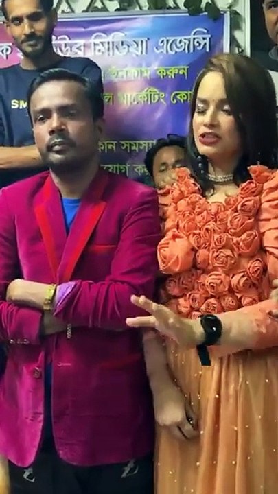 Hero Alam is celebrating his birthday with 15 heroines১৫ জন নায়িকা নিয়ে জন্মদিন উদযাপন করছেন হিরো আলম