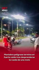 ⚠️🏍️ Un motociclista realizó una maniobra pel1grosa que terminó en un aparatoso accid3nte, luego de que la rueda de la motocicleta se desprendiera, provocando la caída del conductor y su pasajero.