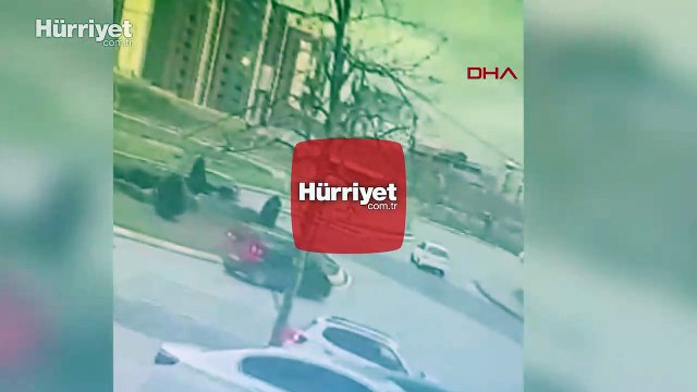 Esenyurt'ta işçi servisi şarampole yuvarlandı; kaza anı kamerada!