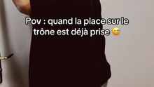 Pov : quand la place sur le trône est déjà prise 😅 #humour #drole #parodie #comedie #rire