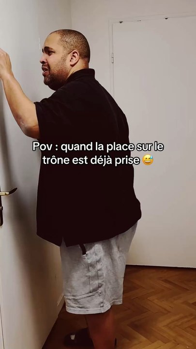 Pov : quand la place sur le trône est déjà prise 😅 #humour #drole #parodie #comedie #rire