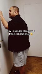 Pov : quand la place sur le trône est déjà prise 😅 #humour #drole #parodie #comedie #rire