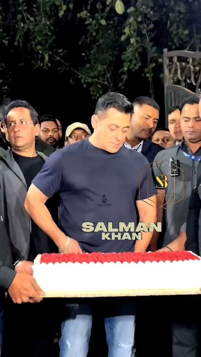 From Bobby Kumar  Many many happy return of the day happy birthday bhaijaan @beingsalmankhan Allah bless you🎂🎂🎂