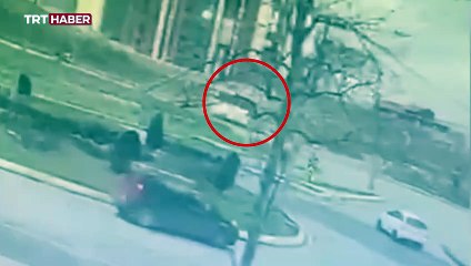 Esenyurt'ta servis midibüsü devrildi