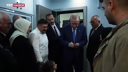 Cumhurbaşkanı Erdoğan, Hatay'da depremzede Karakuş ailesini ziyaret etti