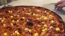 Extra crispy Hawaiian pizza 😮‍💨