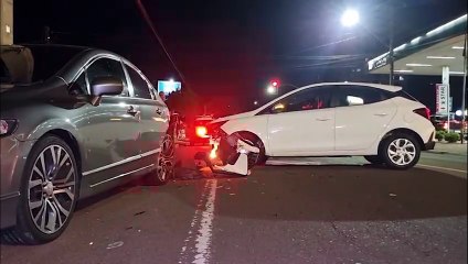 HB20 e Civic se envolvem em forte colisão na Rua Manaus, no Cancelli