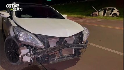 Incêndio em carro mobiliza Corpo de Bombeiros na marginal da PRc-467, em Cascavel