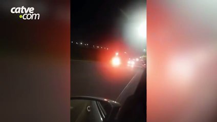 Vídeo mostra carro em chamas após batida na marginal da PRc-467