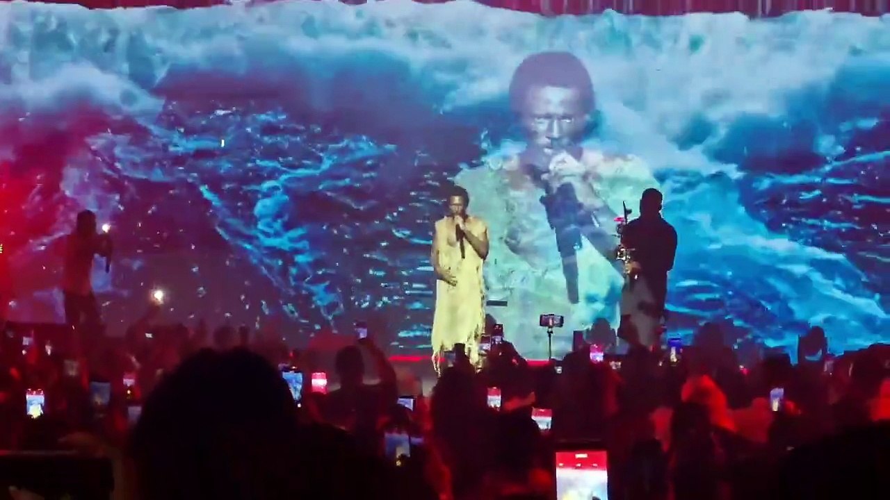 Gana'da sahte peygamber skandalı! Tufan kopmadı, paraları toplayan Ebu Nuh rap konserinde "parti" dedi