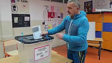 Kosova halkı erken seçimler için sandık başında