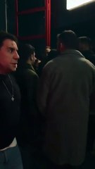 Μαζωνάκης: Χαιρέτισε τον κόσμο έξω από το νυχτερινό κέντρο