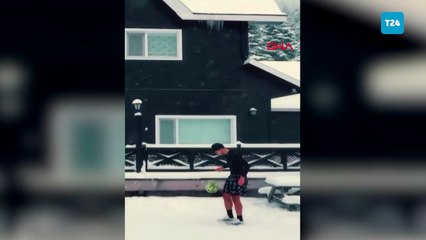 Arda Güler, memleketi Bolu’da arkadaşıyla top oynadı