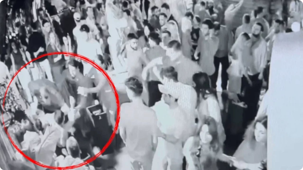 Beyoğlu’nda eğlence mekanında sarkıntılık iddiası; kafa attı cam bardakla yaraladı