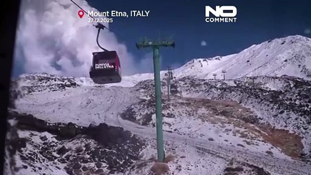 عرض ليلي يضيء سماء صقلية.. ثوران بركان إتنا يدهش المتزلجين على المنحدرات
