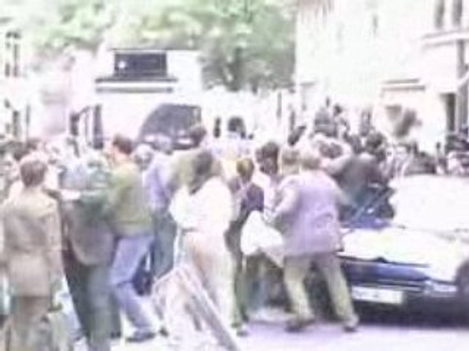 travailleurs sociaux devant rtl sortie sarkozy PARIS