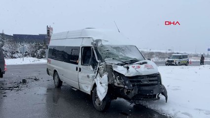 Kayseri’de işçi servisi TIR’a çarptı: 11 yaralı