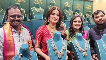 The Raja Saab Actress Nidhhi Agerwal Launched Ekadhi Silver Jewellery 6th Store at Narasaraopet