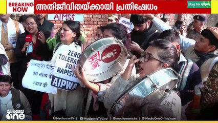 ഉന്നാവ് ബലാത്സംഗക്കേസിൽ നീതി ആവശ്യപ്പെട്ട് ഡൽഹിയിൽ പ്രതിഷേധം; അതിജീവിതയും സമരവേദിയിൽ