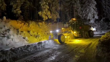 Sinop'ta karla mücadele aralıksız devam ediyor