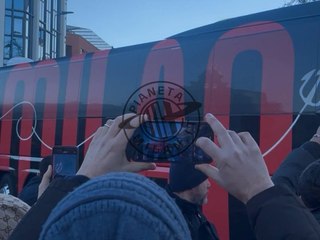 VIDEO, Milan-Verona: pullman rossonero arrivato a San Siro | PM News
