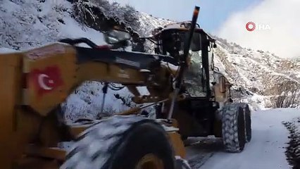 Erzurum’da ulaşıma kar engeli: Kar yağışı nedeniyle 35 mahalle yolu ulaşıma kapandı