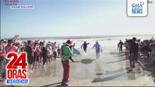 Iba't ibang bihis santa claus, nagsama-sama sa beach sa Florida | 24 Oras Weekend