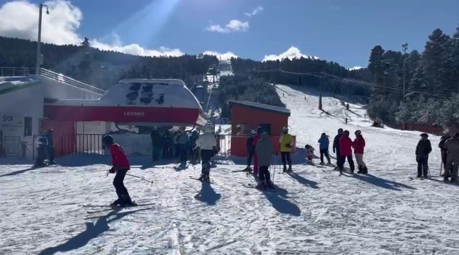 Kristal karın adresi Sarıkamış Kayak Merkezi’nde hafta sonu yoğunluğu: Pistler doldu