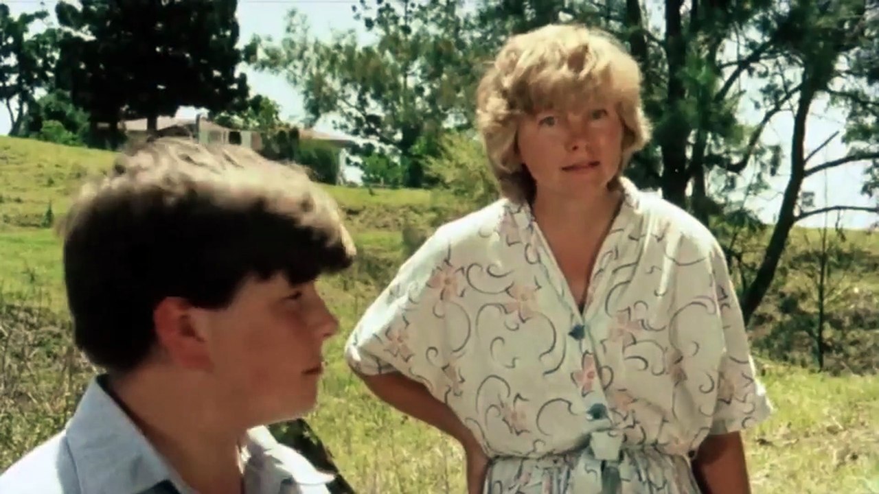 Bush Christmas - Trailer (1983)