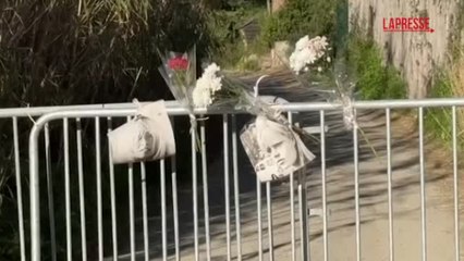 Brigitte Bardot, i fan lasciano fiori e foto all'esterno dalla casa di Saint Tropez