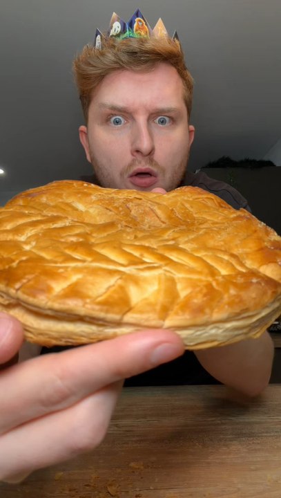 Toutes les galettes Pasquier qui existent 😍✨Entre les galettes feuilletées à la frangipane, au chocolat, à la pomme,et les couronnes briochées au sucre, au chocolat ou au caramel 💪✨Moi perso, j’ai eu 4 Zibou et 2 Loups 😅Et toi ?